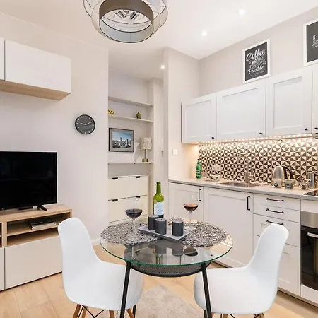 Twarda 14 - Elegant By Renters Apartment Warsaw